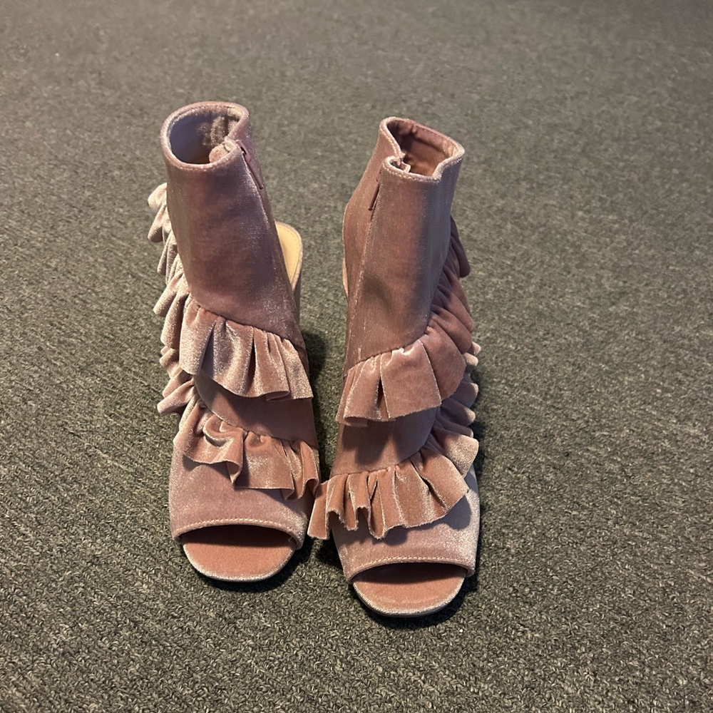 Mari A heels